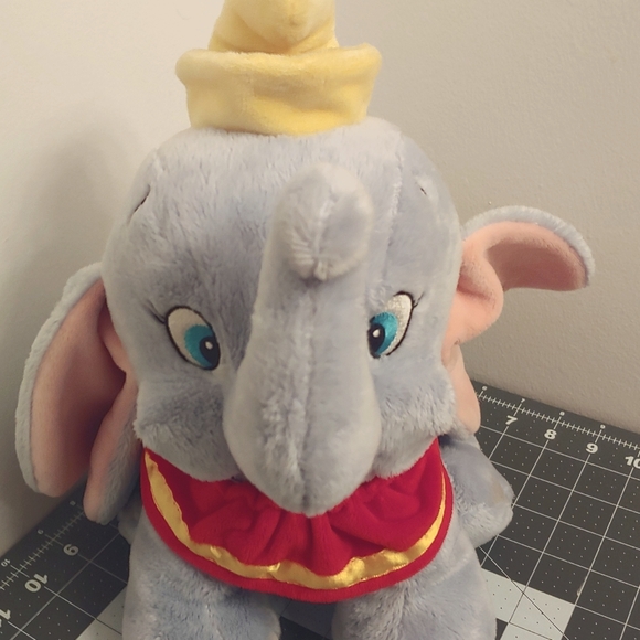 Disney Dumbo 15 Inch Plush Super Soft Stuffed animal - Picture 4 of 4